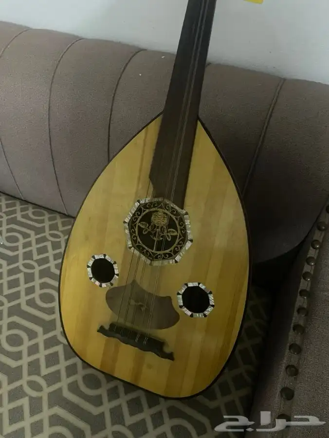 عود موسيقي للبيع 3