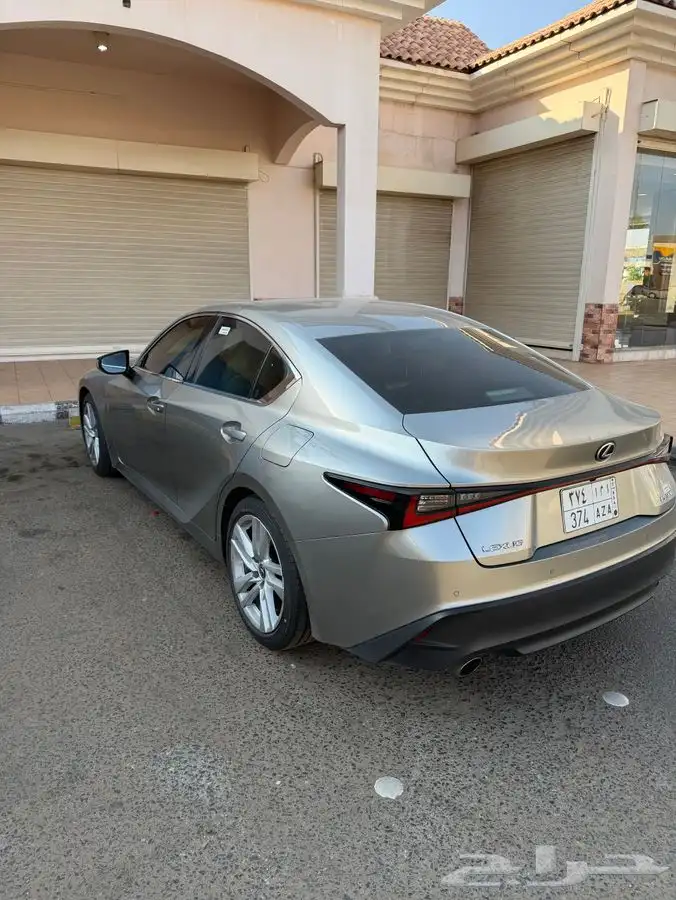 لكزس is300 2023 2