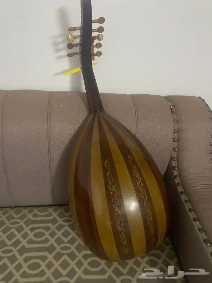 عود موسيقي للبيع 1