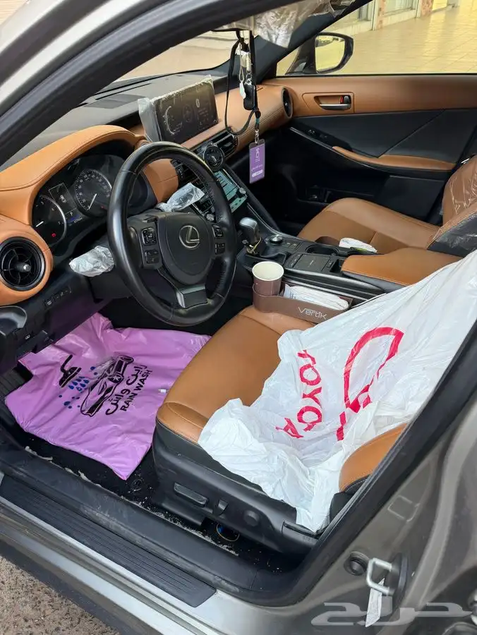 لكزس is300 2023 4