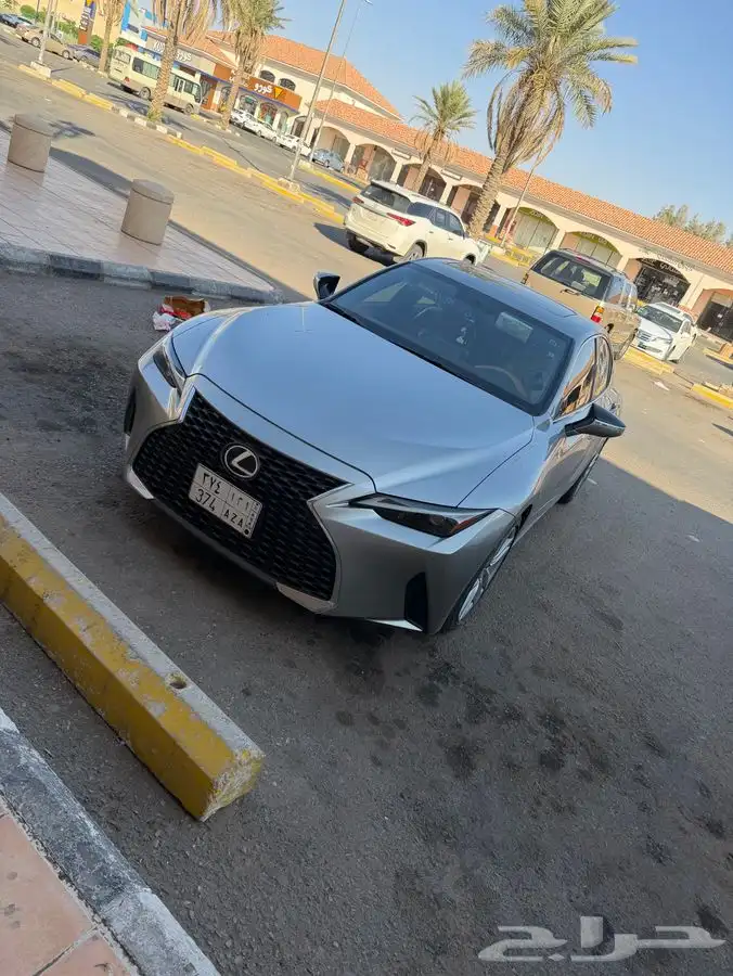 لكزس is300 2023 3