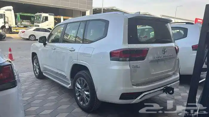 تويوتا جيكسار رقم 4 موديل 2025 ابيض 2