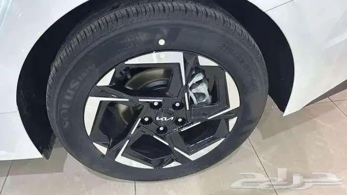 كيا K5 8