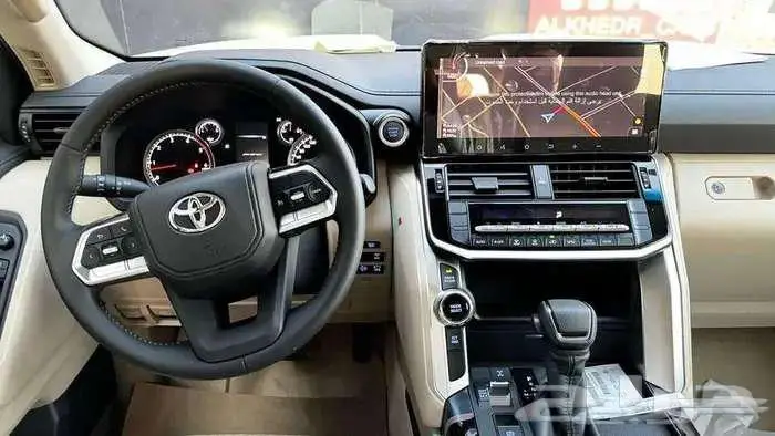 لاند كروزر ال 2 بنزين 2025 لدي الخضر -فرع الجملة 3