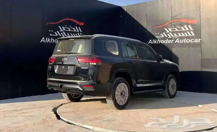 تويوتا لاندكروزر GXR L3 2025 1