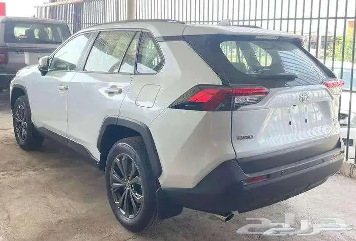تويوتا راف فور نص فل XLE 2025 بنزين عرض للكاش 8