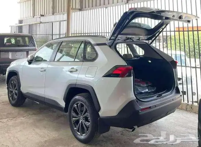 تويوتا راف فور نص فل XLE 2025 بنزين عرض للكاش 7