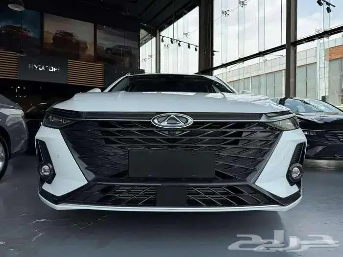 شيري اريزو 8 لاكجري أبيض 2025 3