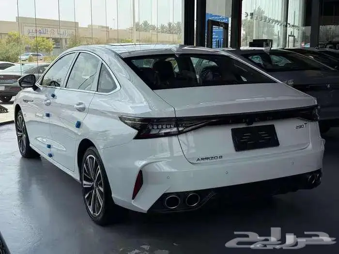 شيري اريزو 8 لاكجري أبيض 2025 2