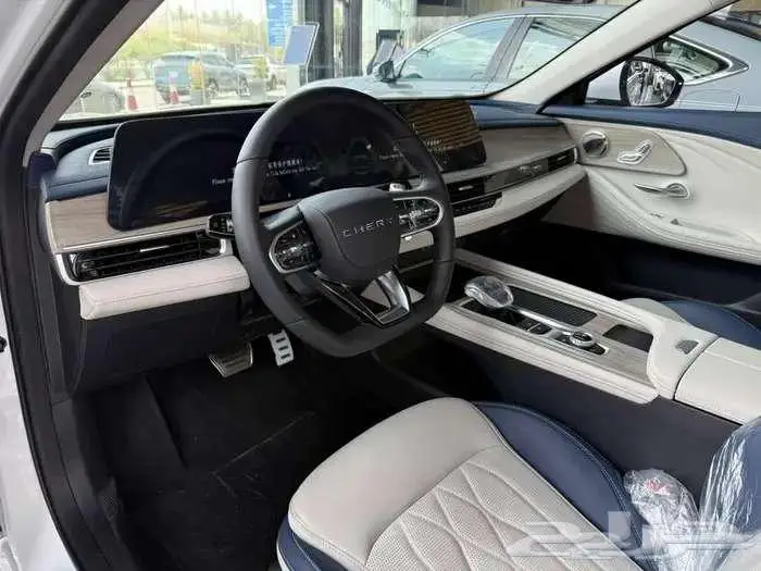 شيري اريزو 8 لاكجري أبيض 2025 7