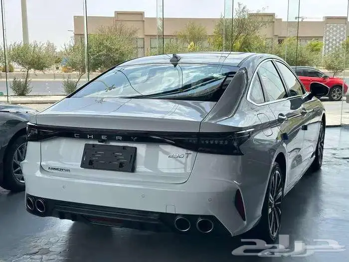 شيري اريزو 8 لاكجري أبيض 2025 9