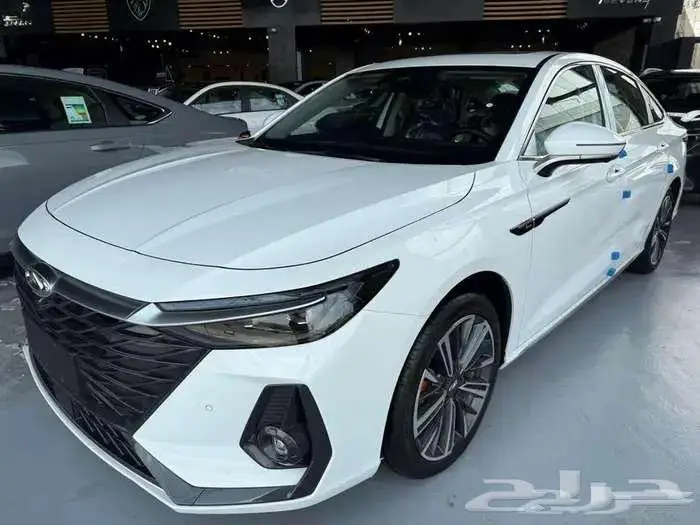 شيري اريزو 8 لاكجري أبيض 2025 6