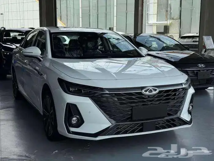 شيري اريزو 8 لاكجري أبيض 2025 8