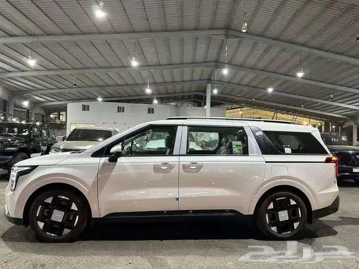 كيا كرنفال فل كامل موديل 2025 اقساط او كاش 13