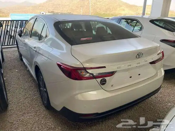 تويوتا كامري E بنزين 2025 2
