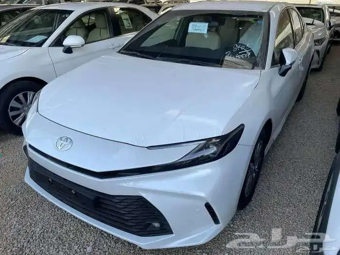 تويوتا كامري E بنزين 2025 3