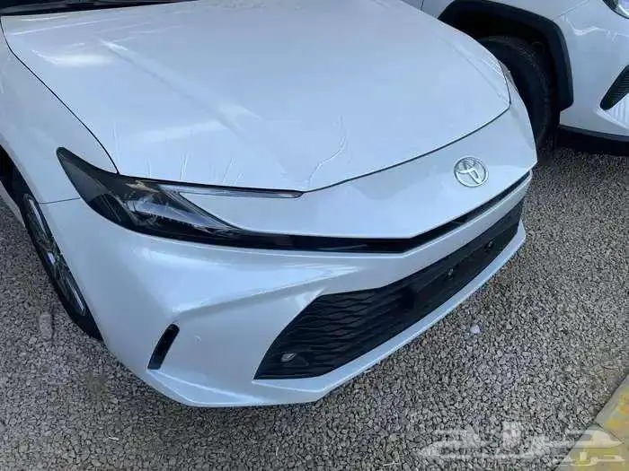 تويوتا كامري E بنزين 2025 4