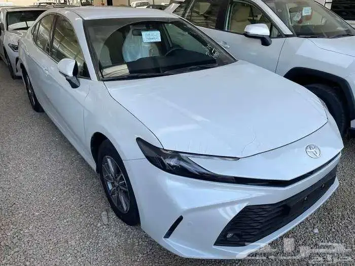 تويوتا كامري E بنزين 2025 5