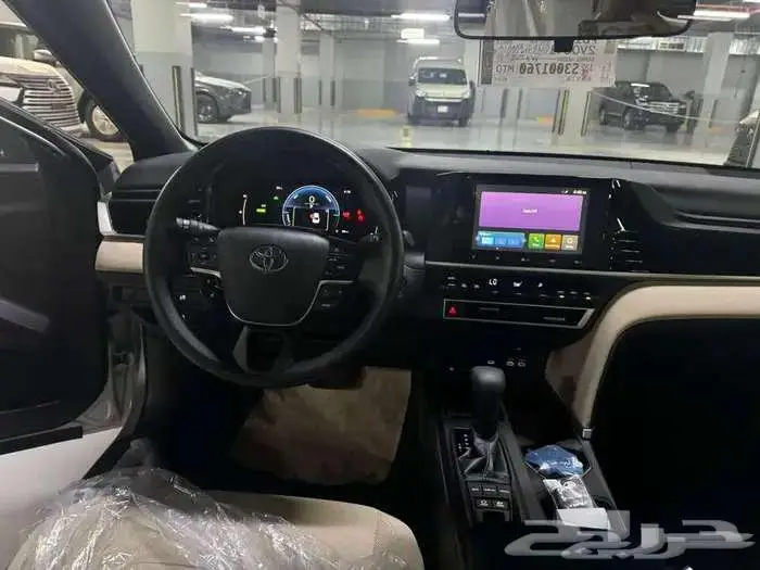تويوتا كامري E هايبرد 2025 1