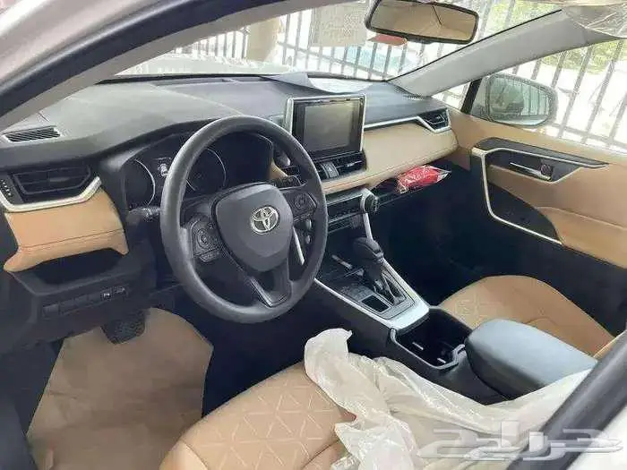 تويوتا راف فور نص فل XLE 2025 بنزين عرض للكاش 3