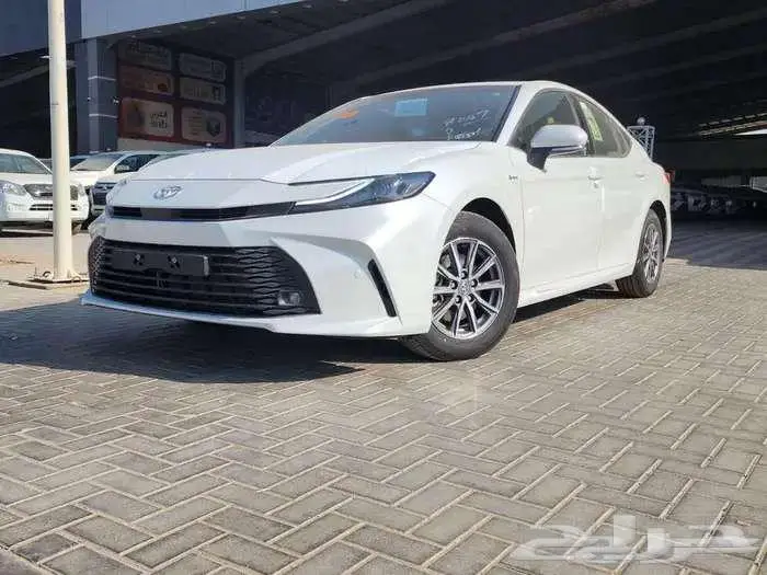 تويوتا كامرى استاندر بنزين سعودى 2025 ابيض رمادى اسود 0