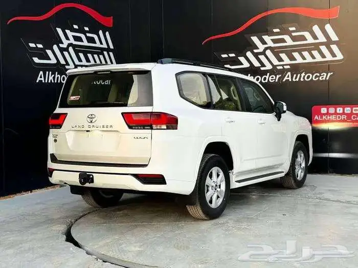 لاند كروزر ال 2 بنزين 2025 لدي الخضر -فرع الجملة 8