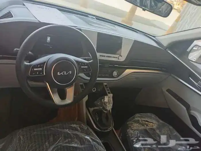 كيا كارينز LX موديل 2025 6