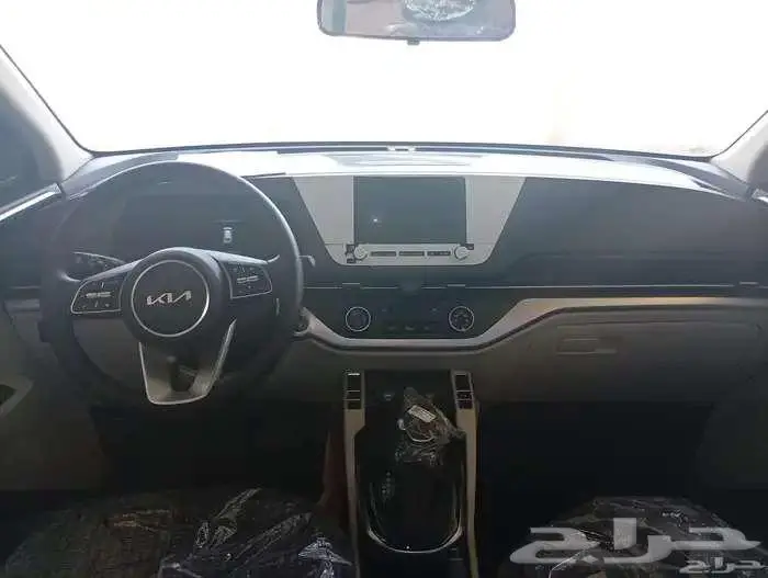 كيا كارينز LX موديل 2025 7