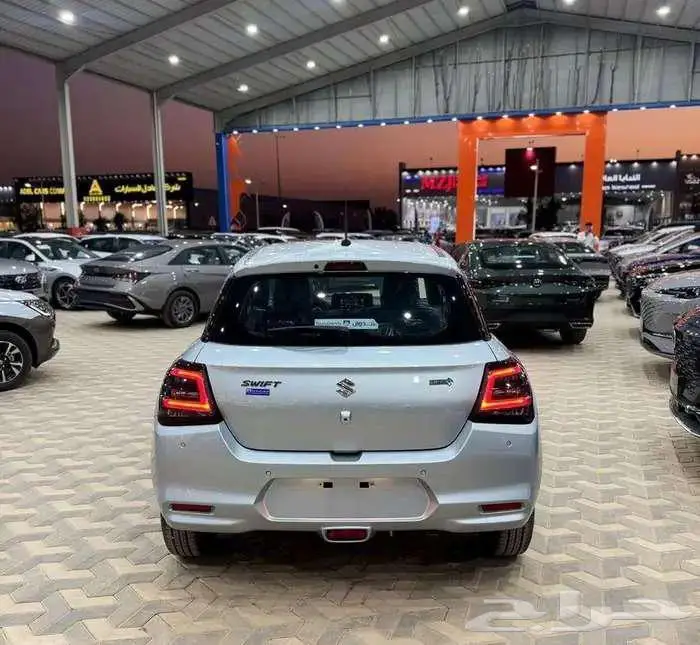 سوزوكي سويفت GLX فل 2025 4