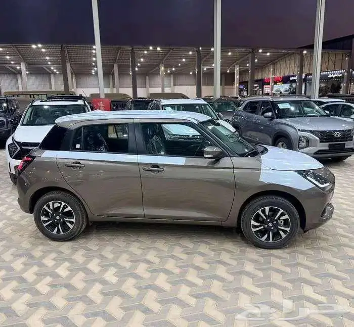 سوزوكي سويفت GLX فل 2025 1