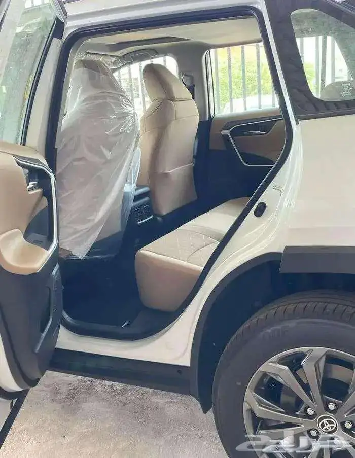 تويوتا راف فور نص فل XLE 2025 بنزين عرض للكاش 6