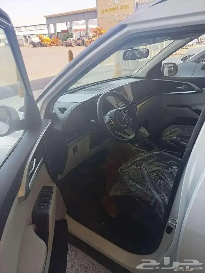 كيا كارينز LX موديل 2025 4