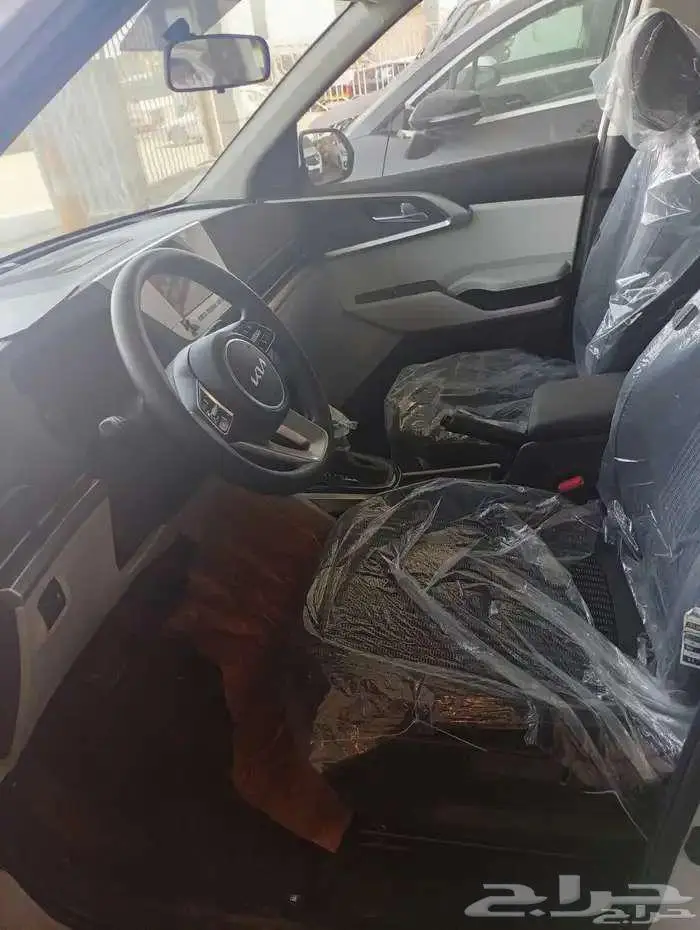 كيا كارينز LX موديل 2025 5