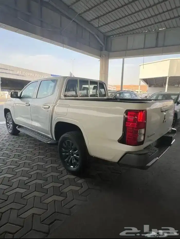 متسوبيشي L200 نص فل جنط 18 2024 3