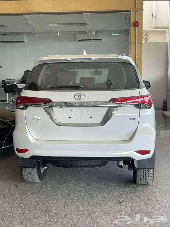 تويوتا فورتشنر VX1 بنزين خليجي 2025 متوفر لدى الحسن 3