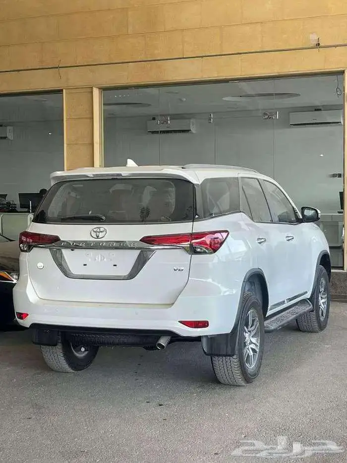 تويوتا فورتشنر VX1 بنزين خليجي 2025 متوفر لدى الحسن 2