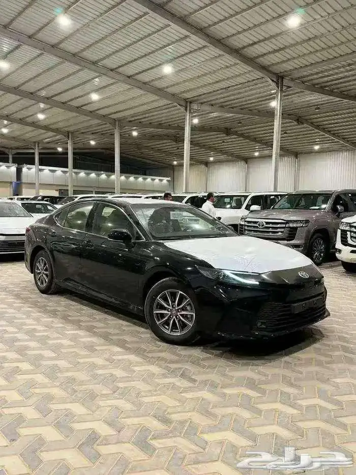 تويوتا كامري ستندر اصفار 2025 1