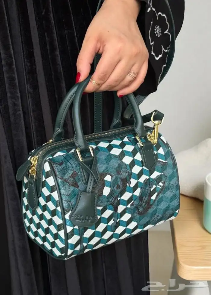 شنط درجه أولى وسكارف رجالي تنفع هداياأهدومن تحبون السعر170 3