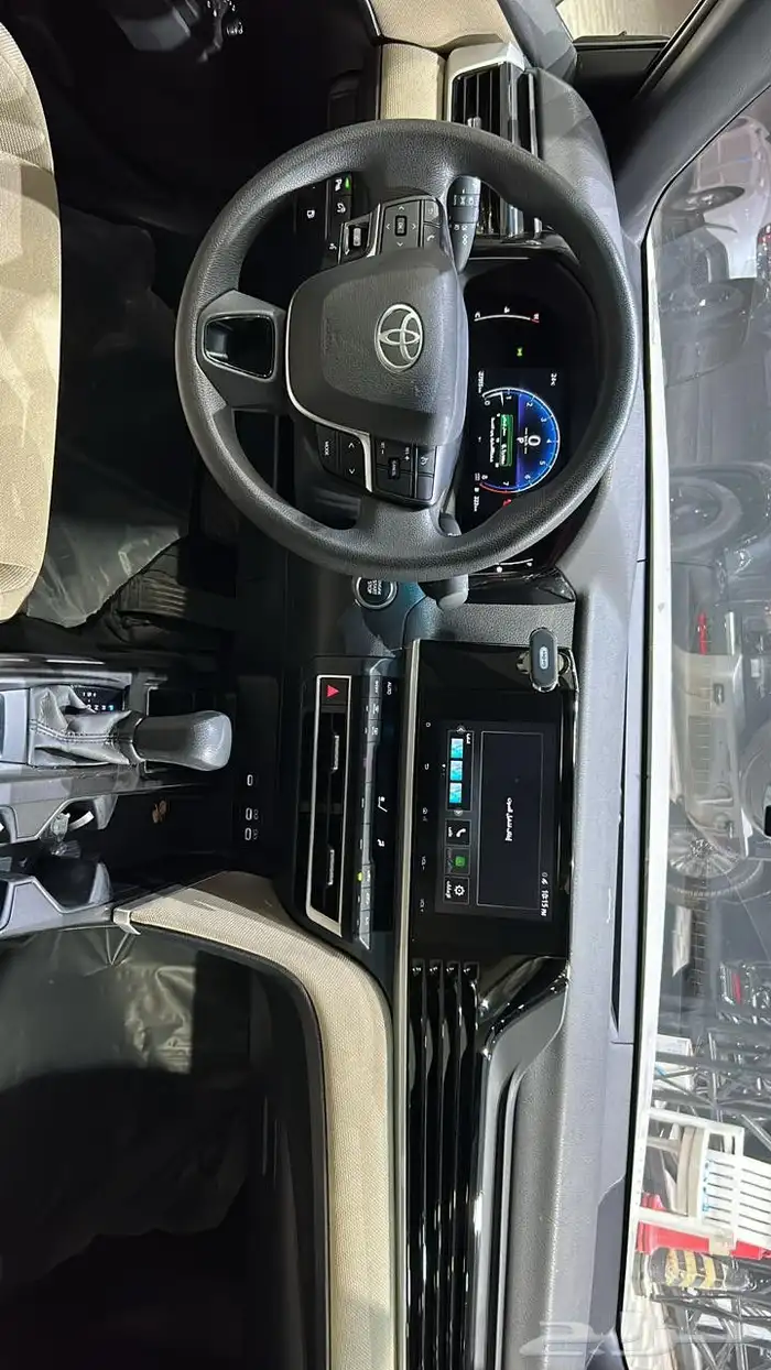 تويوتا كامري E استاندر 2025 بنزين سعودي. عداد 27 الف كيلو 8