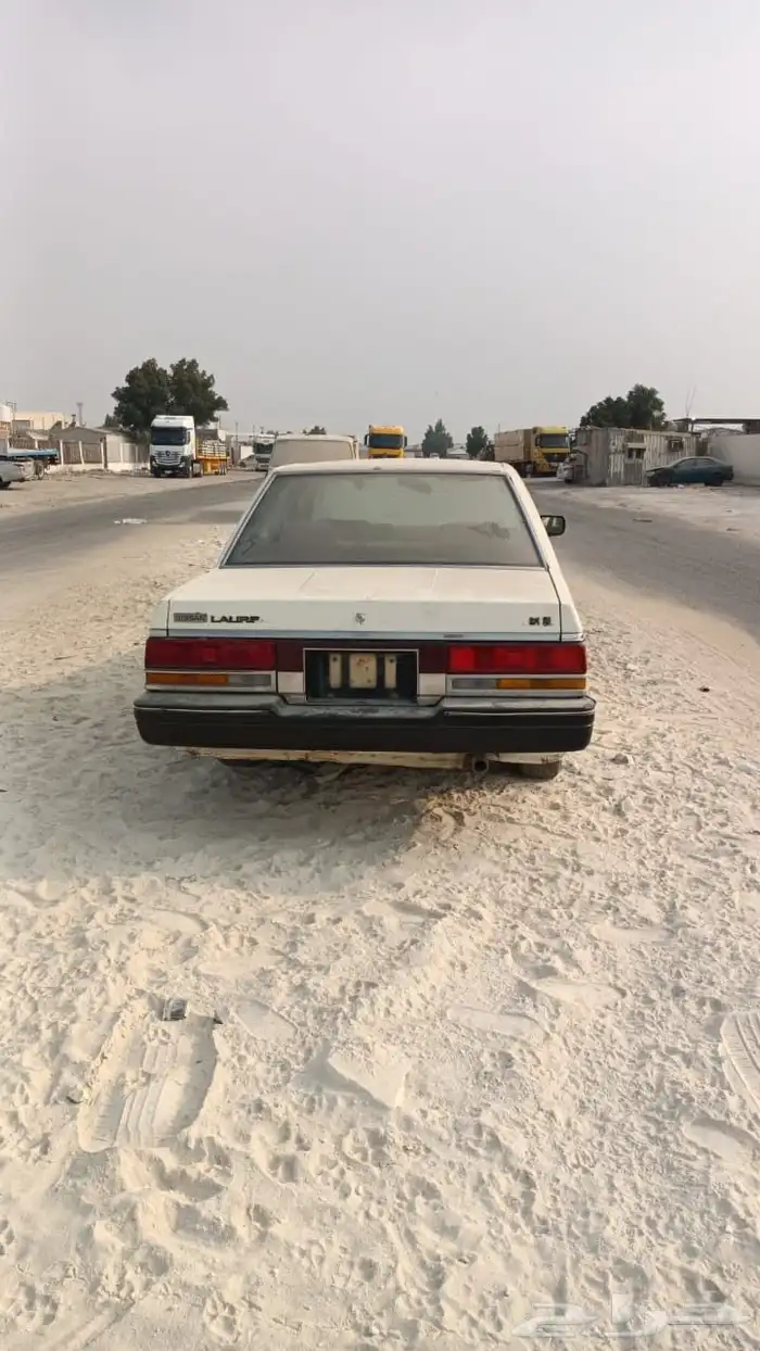 نيسان لوريل 85 2