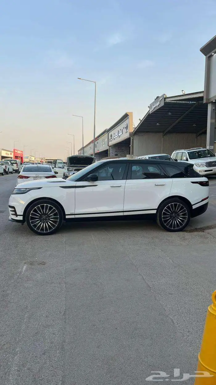 لاند روفر فيلار موديل 2021- معرض خلف للسيارات 3