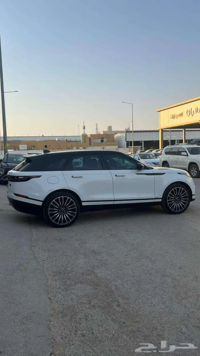 لاند روفر فيلار موديل 2021- معرض خلف للسيارات 4