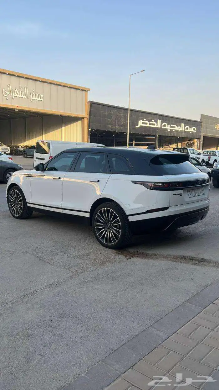 لاند روفر فيلار موديل 2021- معرض خلف للسيارات 5