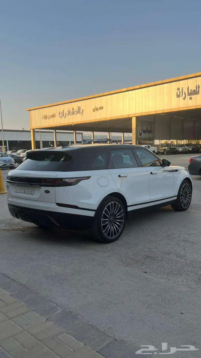 لاند روفر فيلار موديل 2021- معرض خلف للسيارات 6