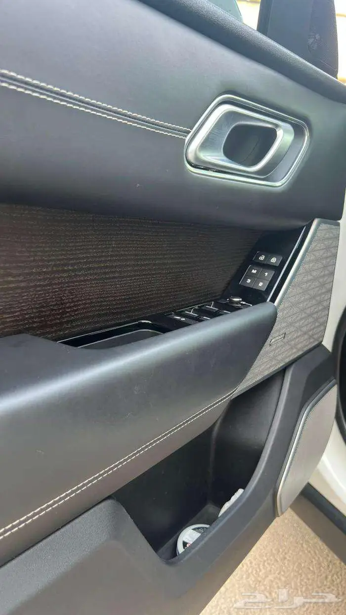 لاند روفر فيلار موديل 2021- معرض خلف للسيارات 9