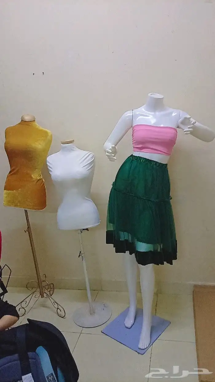 مجسم لملابس للبيع الثلاثة ب 450 0