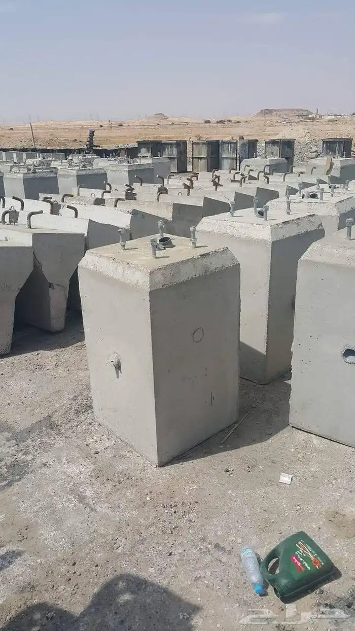 اجز خرسانية  مصدات سيارات  قواعدانارة و مناهيل  حجر  زينةحدا 5