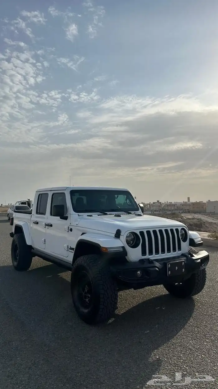 jeep gladiator جيب جلاديتور نظيف جد ا 2