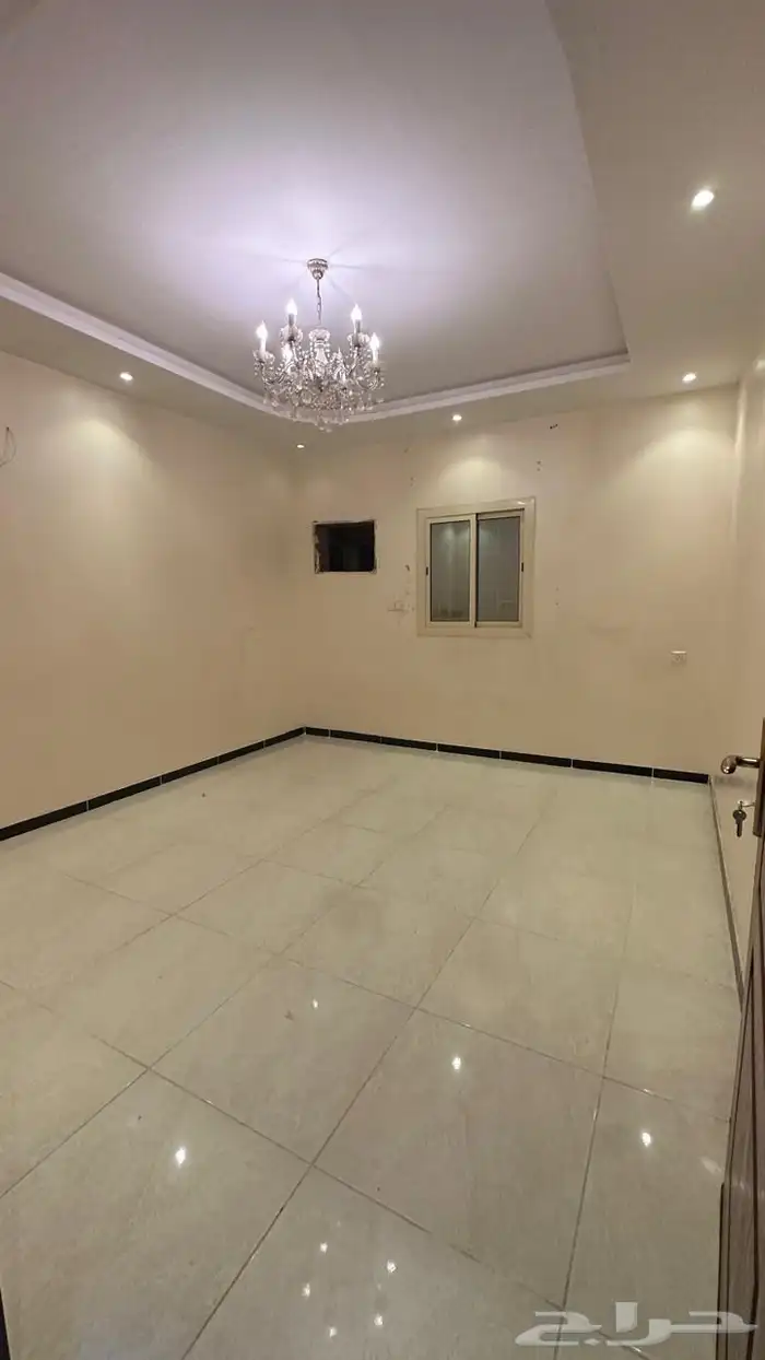 شقة روف 5 غرف وسطح بحي التيسير شهري 9