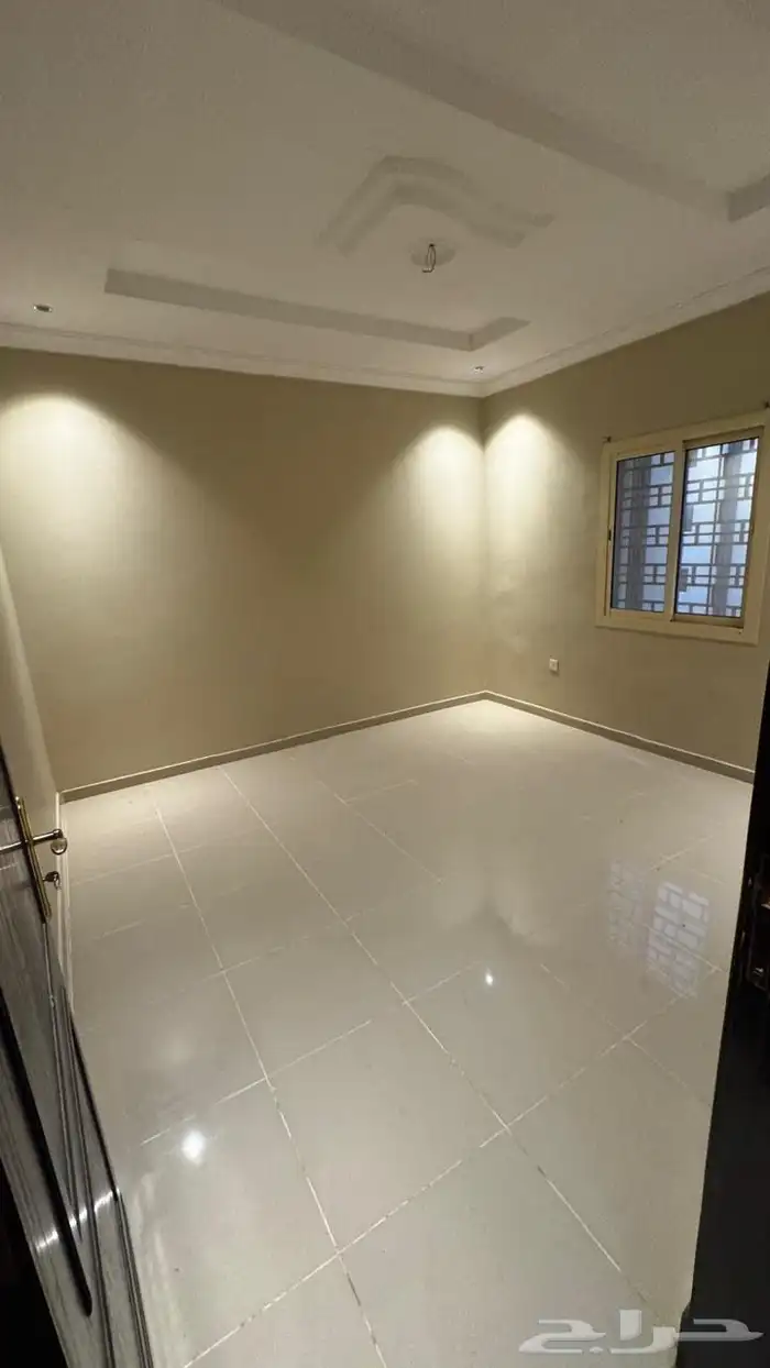 للايجار شقة سكنية من غرفتين حي التيسير 3
